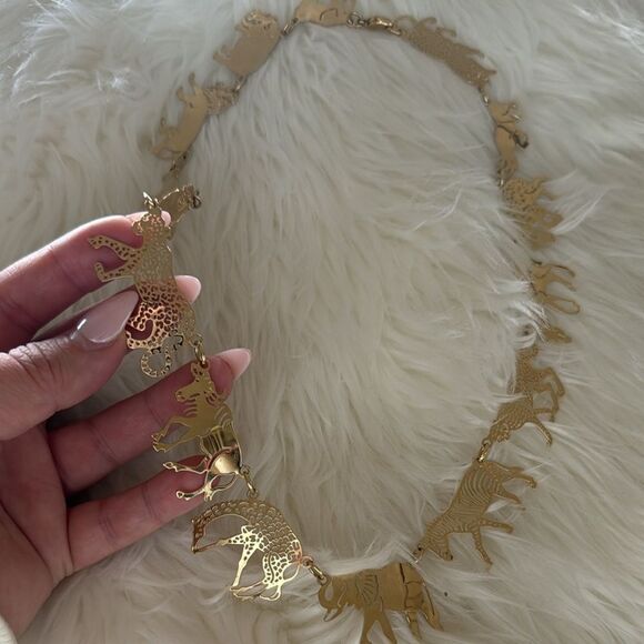 Unique gold animal necklace - Picture 1 of 3